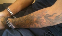 Giang hồ đánh đập, ép nữ tiếp viên karaoke vào nhà nghỉ 'quan hệ'